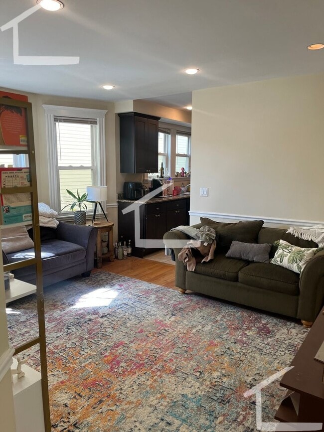 Foto del edificio - 9/1 No Fee! Spacious 3BR/2BA w/parking included!