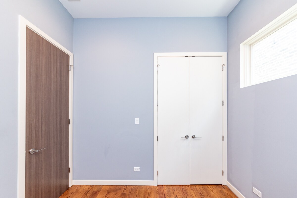Foto principal - 2207 W Chicago Ave