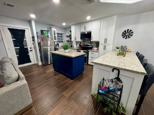 Building Photo - 15411 Mile 20 N