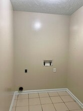 Building Photo - 154 Bent Oaks Dr