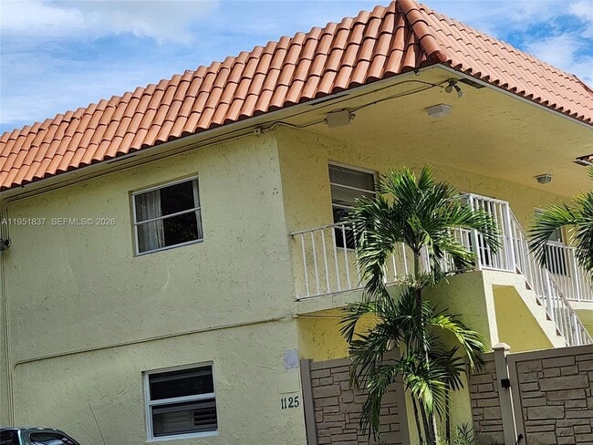 Foto del edificio - 1125 NE 16th Pl