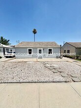 Building Photo - 920 N Western Ave