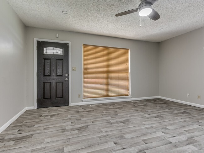 Building Photo - 2104 SW 68th St
