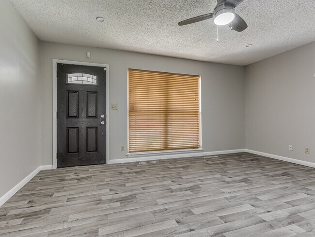 Foto del edificio - 2104 SW 68th St