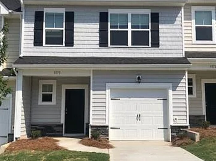 Foto principal - Beautiful townhome in desirable Terrell Community