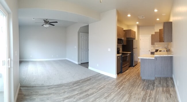 Building Photo - **Move-In Discount**3 bed -2.5 bath - Newer townhome in the heart of Cedar City!