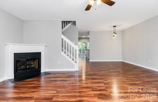 Foto del edificio - 10519 Yellow Rose Ln