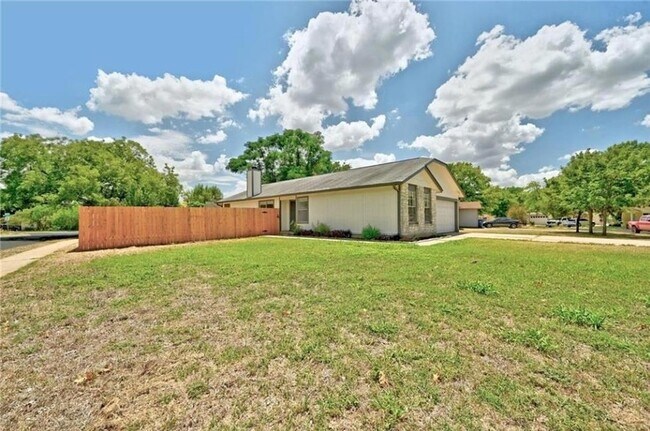 Foto del edificio - 9601 Holly Springs Dr
