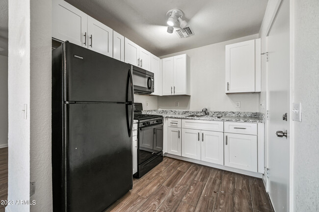 Foto del edificio - 7956 W Glendale Ave