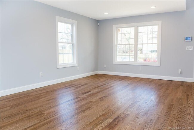 Foto del edificio - 793 Pond St