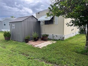 Building Photo - 2035-2035 Seagrape Ct