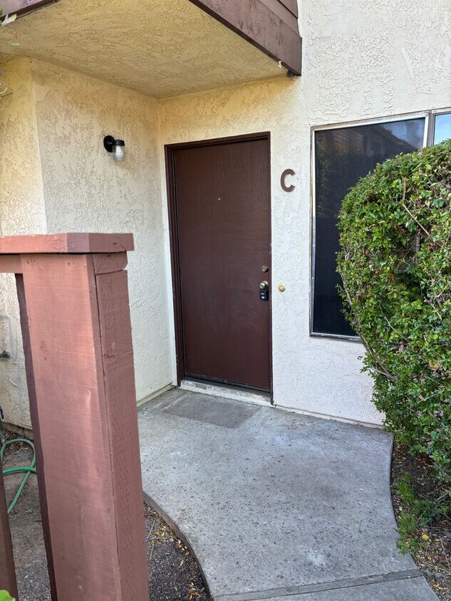 Foto principal - 1216 E Walnut Ave