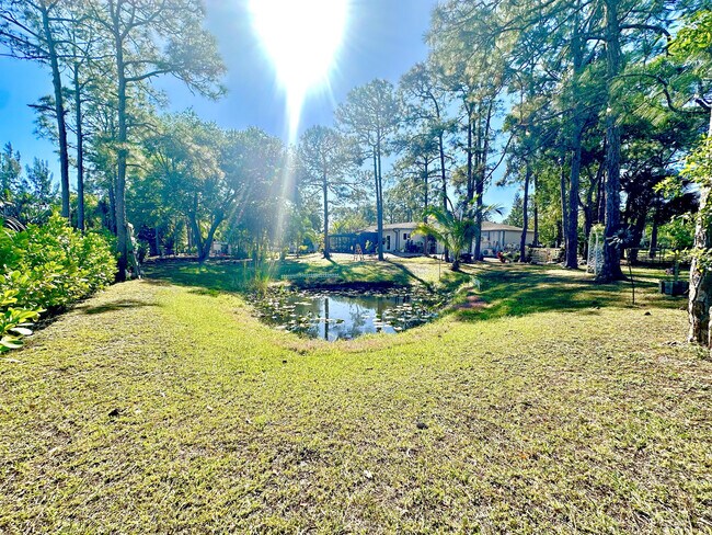 Foto del edificio - 13619 57th Pl N