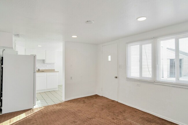 Building Photo - 626 S 1000 E