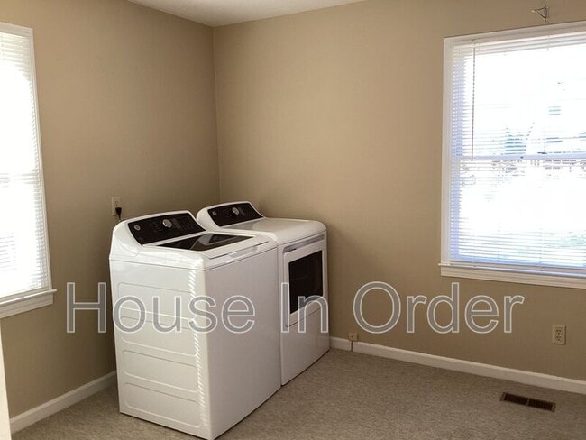 Foto del edificio - 112 Crooked Creek Rd