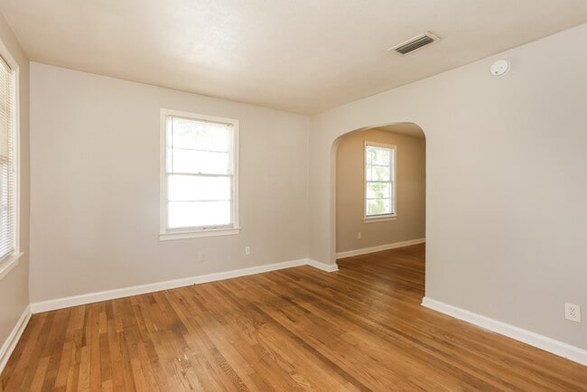 Building Photo - 4728 Lexington Ave