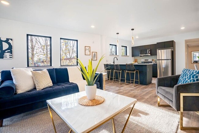 Building Photo - Parkline