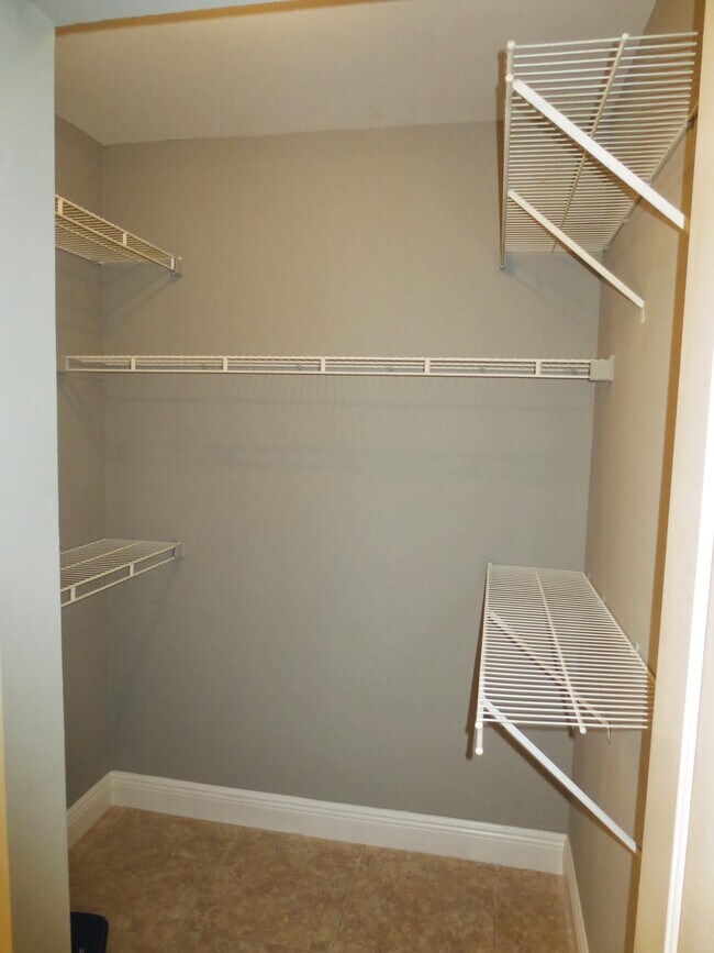 Foto del edificio - 2871 N Oakland Forest Dr