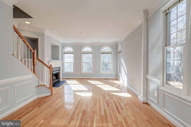Building Photo - 1303 Cameron Hill Ct