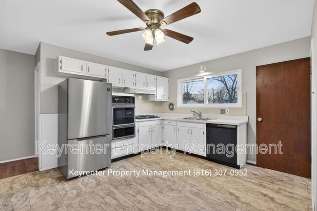 Building Photo - 490 Bardot Dr