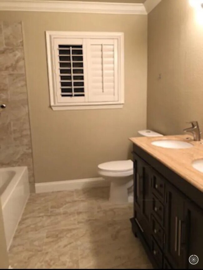 Building Photo - 9003 Bridgewood Ct