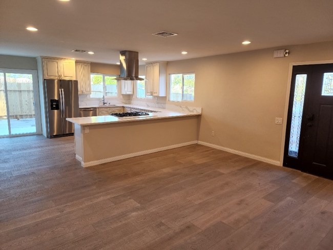 Building Photo - 8580 Golden Ridge Rd