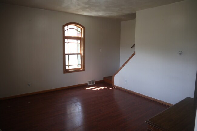 Foto del edificio - 629 Woodlawn Ave