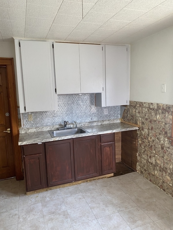 Building Photo - 28 Blum Ave