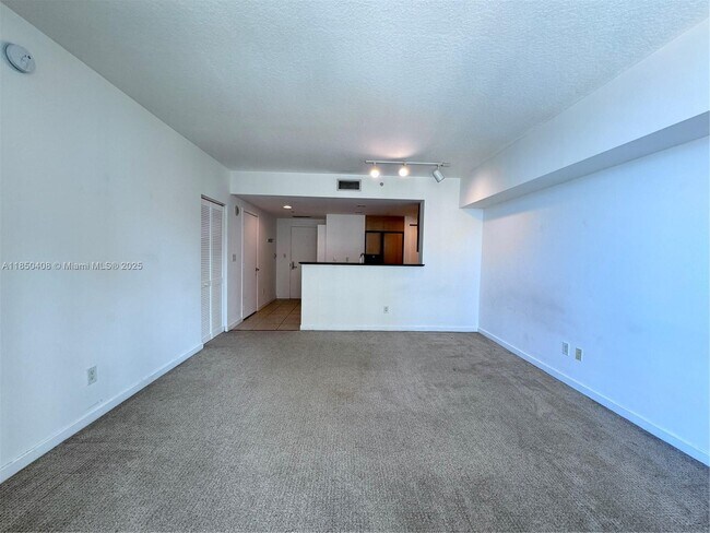 Foto del edificio - 335 S Biscayne Blvd