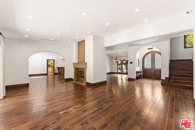 Building Photo - 2108 San Ysidro Dr