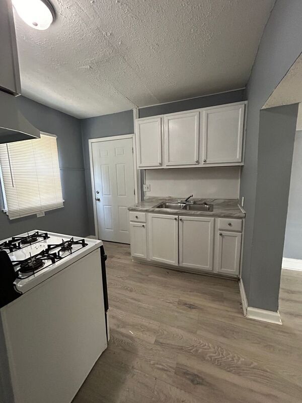 Foto del edificio - 13321 Caine Ave