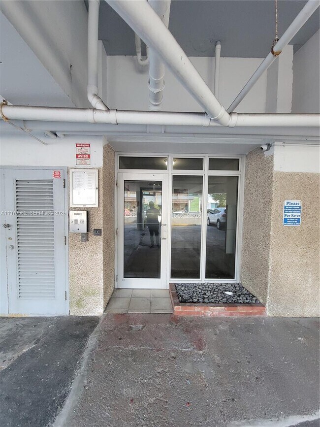 Foto del edificio - 8000 Harding Ave