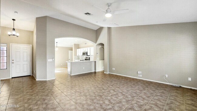 Foto del edificio - 15690 W Earll Dr