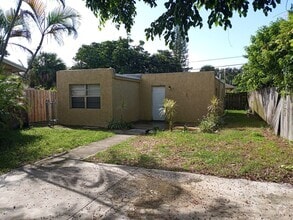Building Photo - 2814 Saginaw Ave