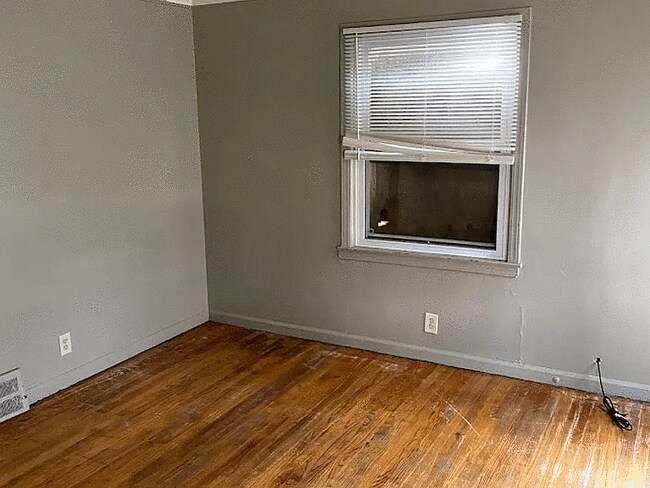 Foto del edificio - 1607 E 33rd St