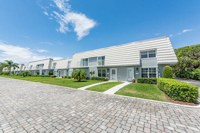 Building Photo - 2735 Ocean Dr