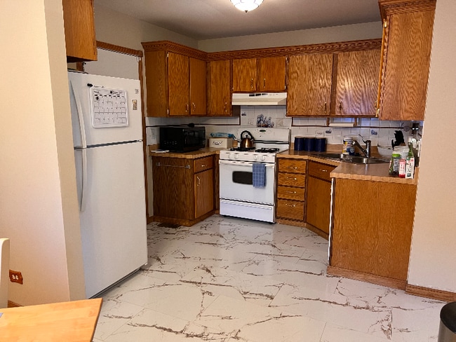 Building Photo - 2694 College Hill Cir