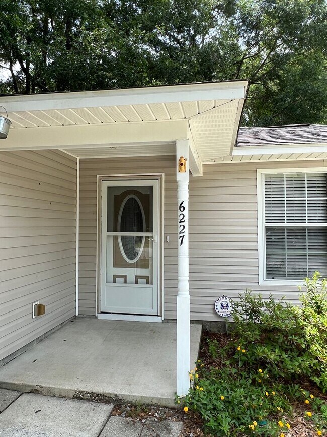 Building Photo - Cute 3 Bedroom in Milton