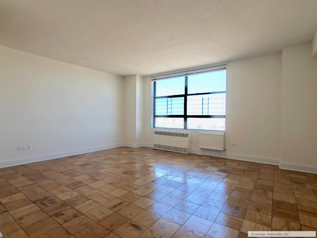 Primary Photo - 3333 Broadway