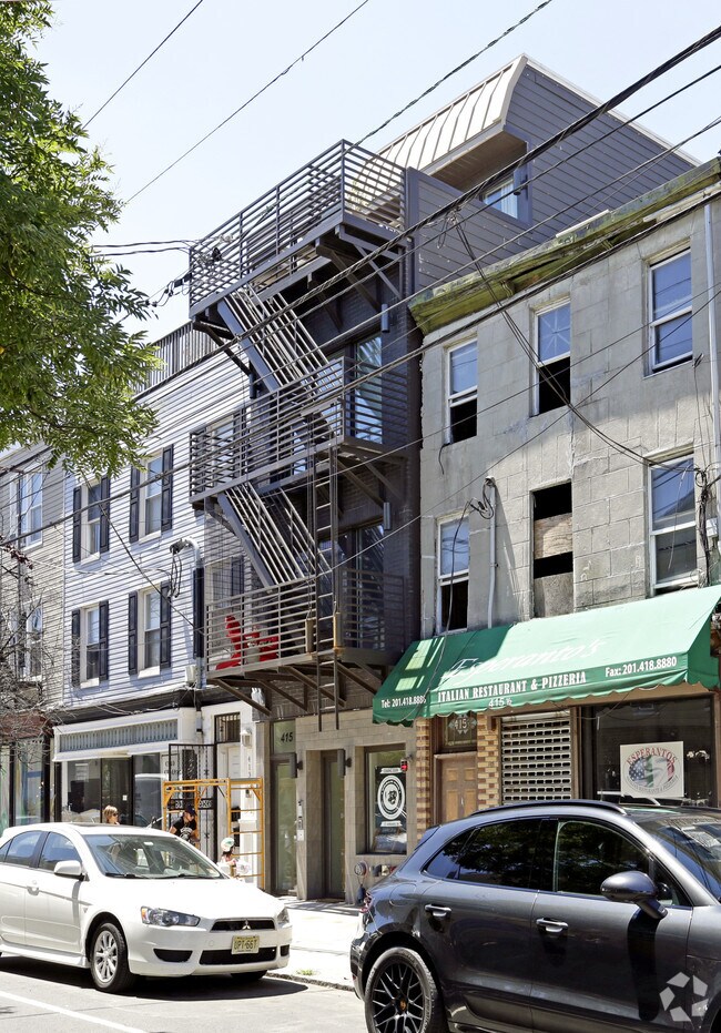 Foto del edificio - 415 Monmouth St