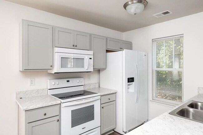 Building Photo - 5 Dyer St