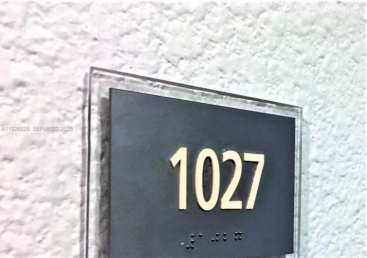 Primary Photo - 1000 West Ave