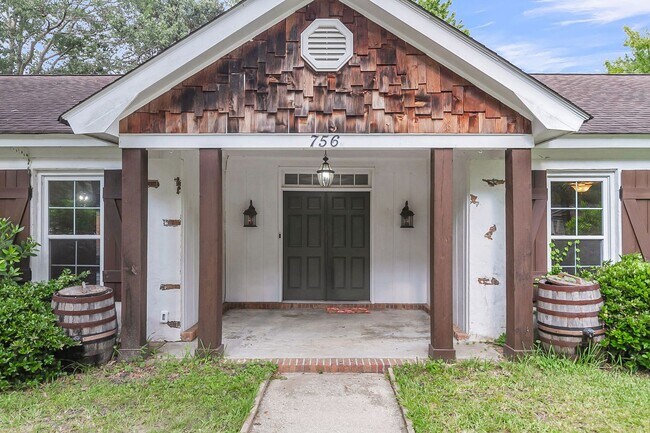 Foto del edificio - Charming Updated Home with Designer Kitche...