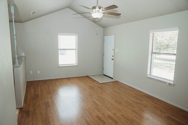 Foto del edificio - 505 W Bluebonnet Dr