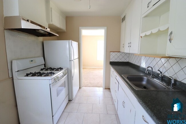Building Photo - Cute 2 Bedroom 1 Bath House!
