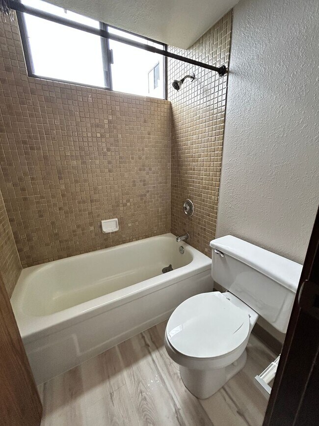 Foto del edificio - Two Bedroom Condo in Aiea