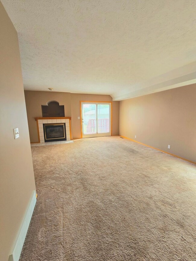 Foto del edificio - Nice spacious 2 story condo