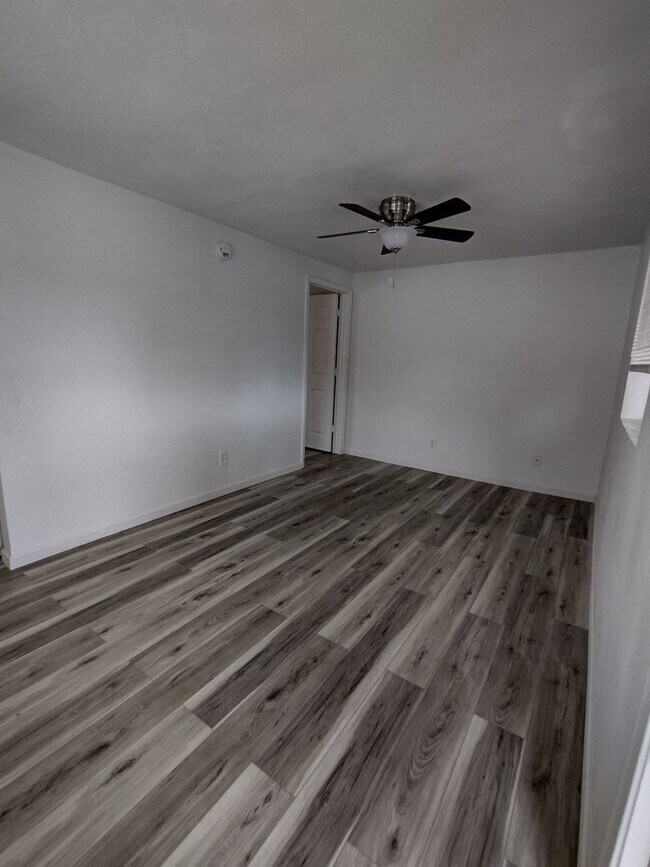 Foto del edificio - Sharp 1 Bed/1 Bath Updated Apt