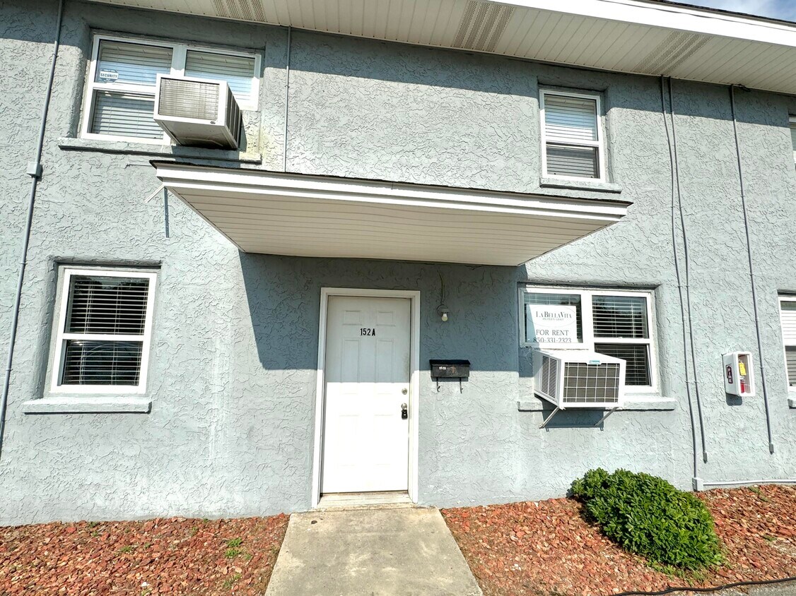 Primary Photo - 152 S John Sims Pkwy