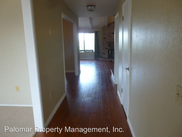 Foto del edificio - 213 Hawthorne Cir